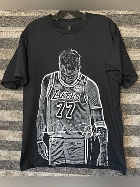Gildan Black Luka Dončić #77 Los Angeles Lakers NBA Jumbo Graphic T-Shirt Large